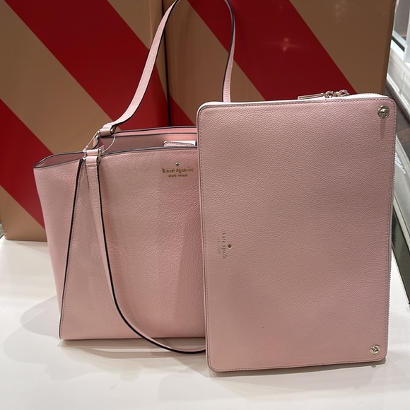 Kate Spade Brim Laptop Tote 

COLOR:
Chalk Pink - Picture 2 of 16